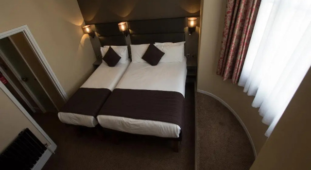 Трёхместный номер Standard Brunel Hotel