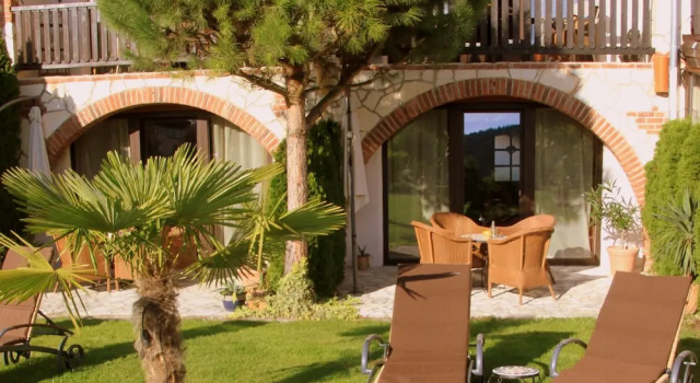 Апартаменты с балконом и с видом на сад Hazienda Apartmenthotel - Ihr Rückzugsort zum Wohlfühlen