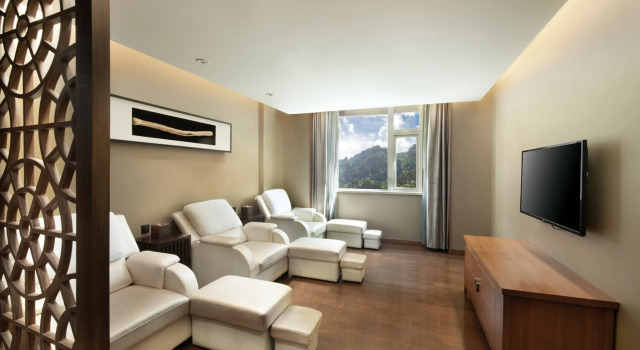 Crowne Plaza Yading, Book Hotel Shangri-La Yunnan