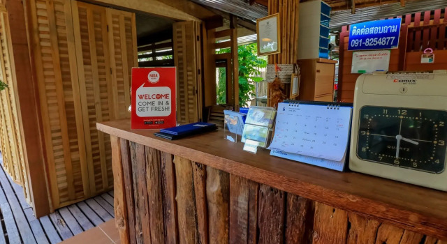 Nida Rooms Chom Thong 236 Golden Silk, Book Hotel Hoteller i Ban Luang med pool, Swimmingpool