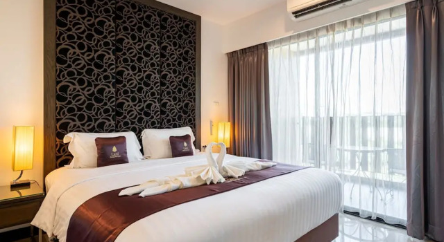 Люкс с балконом Lani Chiang Mai Hotel