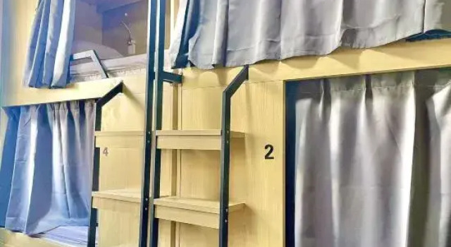 Кровать в общем номере (женский номер) Dongnanxibei Youth Hostel (Jinji Road Subway Station Branch)