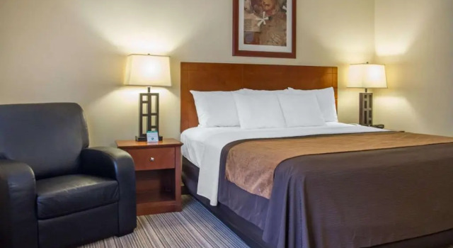 Двухместный номер Deluxe с видом на бассейн Comfort Inn Cockatoo Near LAX Airport