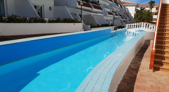Апартаменты Casa Las Flores with heated pool, only 490 meters to the beach, balcony, wifi