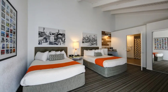 Четырёхместный номер Deluxe Inn at Venice Beach