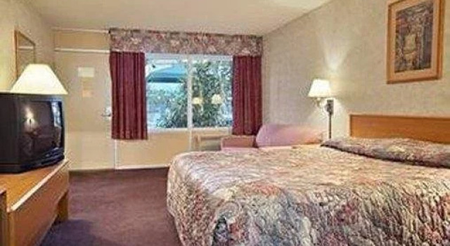 Ramada Fort Collins, Reserva ahora Hotel Hoteles SPA en Fort Collins, SPA