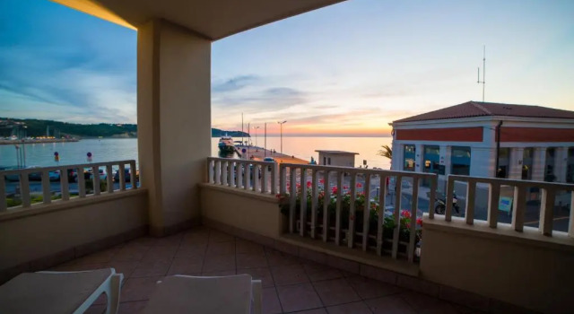 Полулюкс Hotel Marina
