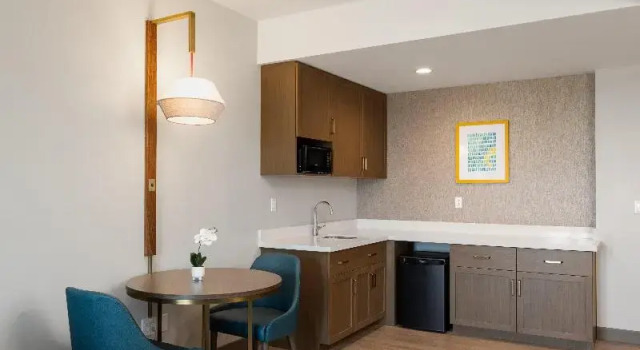 Двухместный люкс c 1 комнатой Holiday Inn & Suites Monterey Park - Los Angeles by IHG