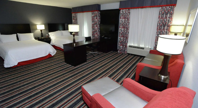 Четырёхместный люкс Hampton Inn & Suites Albany at Albany Mall