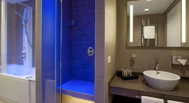 Двухместный Suite c 1 комнатой DoubleTree by Hilton Yerevan City Centre