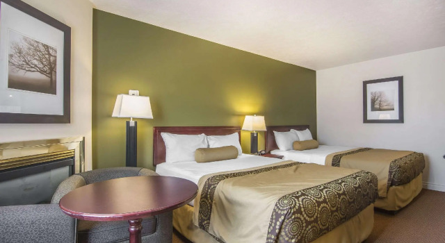 Четырёхместный номер Standard Econo Lodge Inn & Suites High Level
