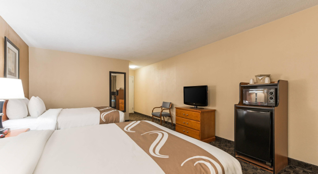 Четырёхместный номер Standard Quality Inn & Suites Portage Central