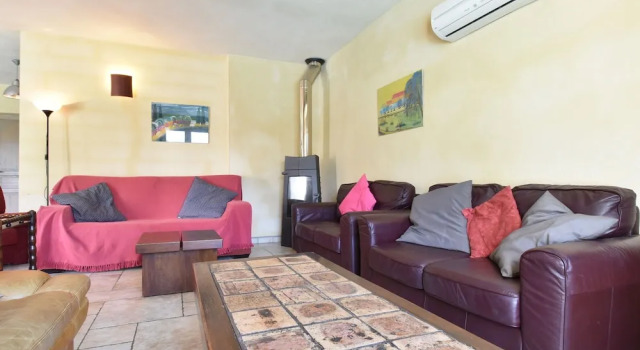 Spacious Villa in Vaison-la-Romaine with Swimming Pool, Забронировать Вилла Виллы Везон-ла-Ромен, рядом с Археологический памятник Ла-Вилласс, Вилла