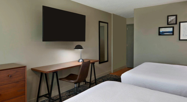 Четырёхместный номер Standard Four Points by Sheraton Toronto Airport