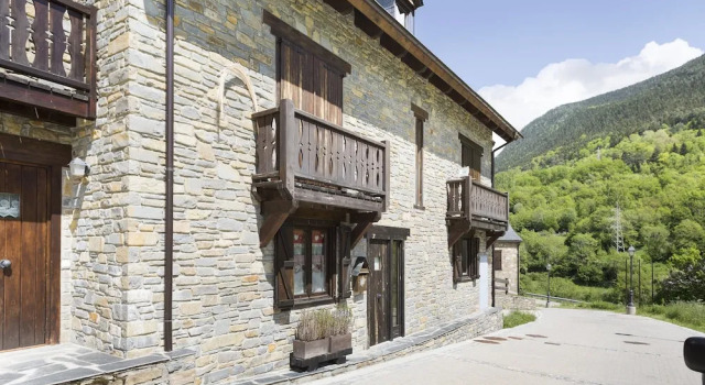 Luderna - Dúplex con jardín des Treuetes, Prenota Hotel Naut Aran Catalogna