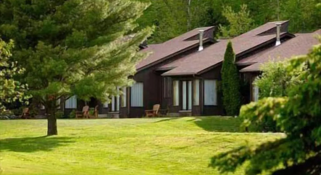 Вилла Pinestone Resort & Conference Centre