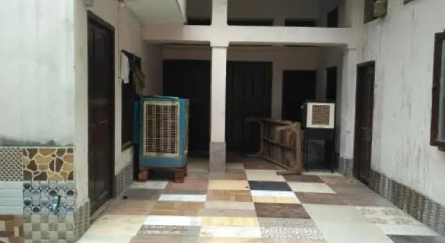 Boys Hostel One Room Three Beds, Rezervovat Hostel Hostely v Punjab, Hostel