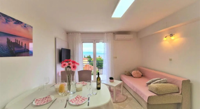 Apartment Karamarko, Prenota Appartamento Hotel a Isole Quarnerine con parcheggio, Parcheggio