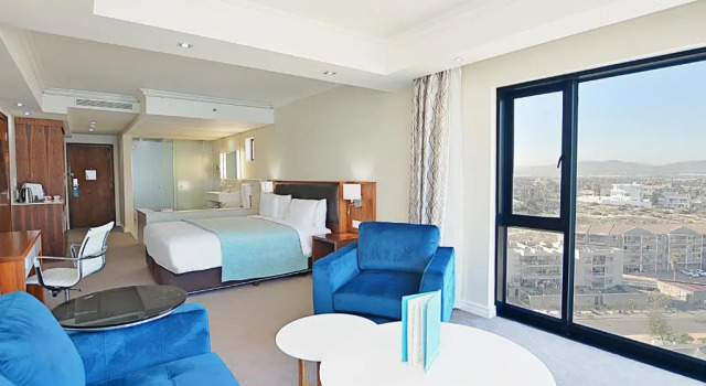 Полулюкс с балконом Blaauwberg Beach Hotel