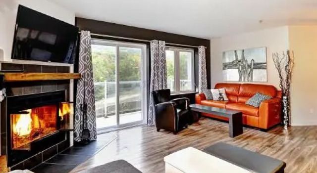 Chalet 620 Chemin du Hibou 224, Book Chalet Hoteller i Stoneham med parkering, nær Stoneham Golf Club, Parkering