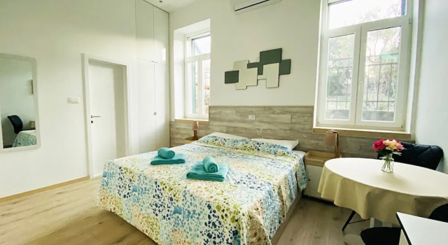 En-suite Rose on Rokova Street
