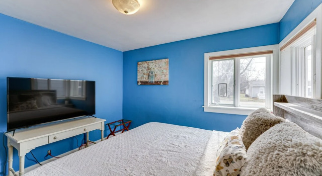 Quiet Manistee Home w/ Patio < 1 Mi to Beaches!, Buchen Sie Hotel Manistee Michigan