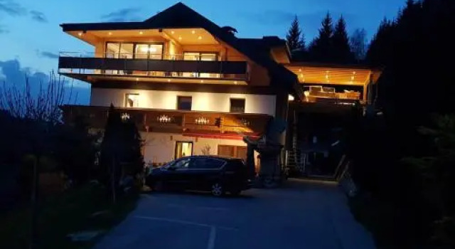 Haus Berghof, Prenota Hotel Hotel a Tirolo con parcheggio, Parcheggio