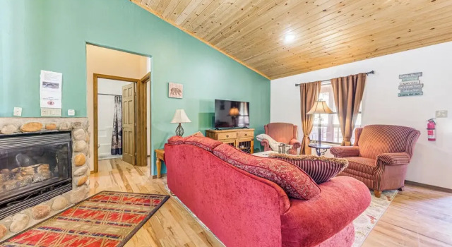 < 2 Mi to Midtown Ruidoso: Forest-view Sanctuary!, Varaa Lomakoti Ruidoso New Mexico