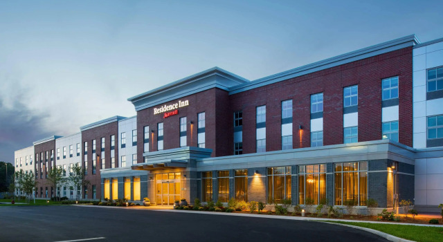 Residence Inn by Marriott Boston Concord, Varaa Hotelli Hotellit New England uima-altaalla, Uima-allas