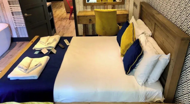 Pet Friendly Lodge - Sleeps 6, Book Feriehus Villaer i Fordingbridge, Villa