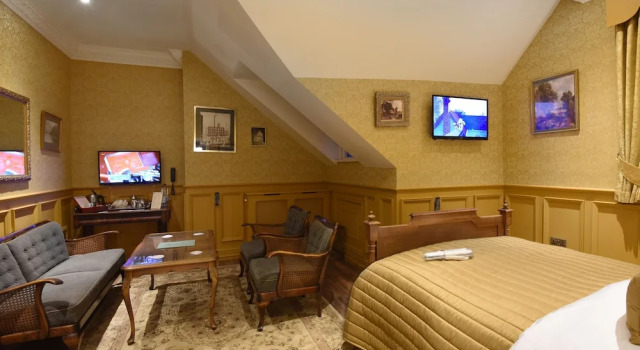 Четырёхместный семейный номер Standard The Aston Tavern
