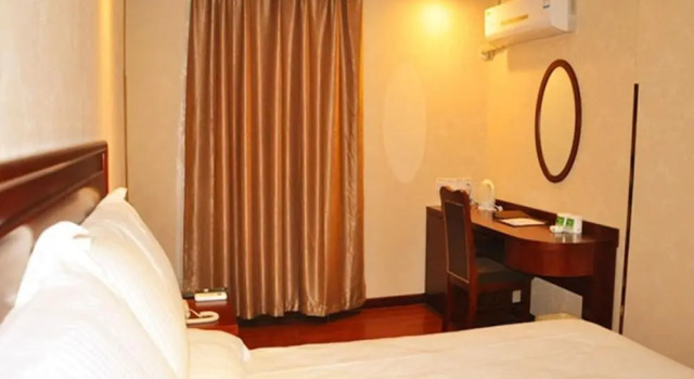 GreenTree Inn Taizhou Taixing East Guoqing Road RT Mart Business Hotel