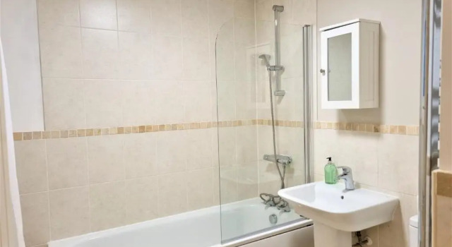 Апартаменты Standard Central Apartments - Spacious 2 Beds
