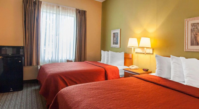 Четырёхместный номер Standard Quality Inn Joplin I-44