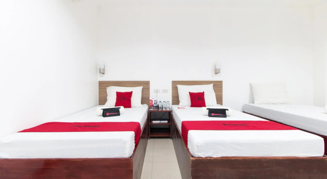 Трёхместный номер Standard RedDoorz Plus near Vigan City Commercial Center