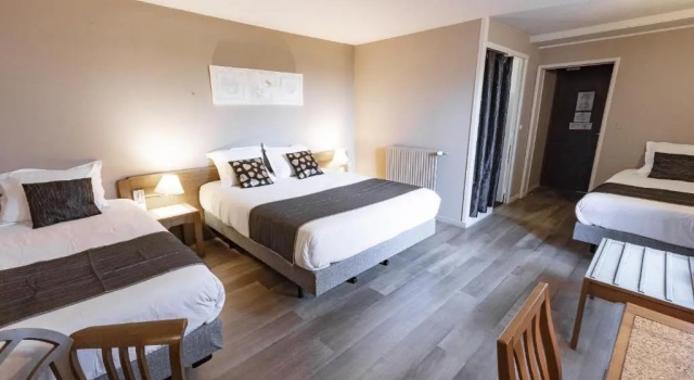 Четырёхместный номер Standard Logis Hôtel la Grassinais Saint-Malo