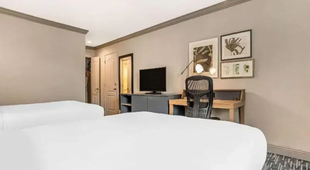 Четырёхместный номер Standard Country Inn & Suites by Radisson, Metairie New Orleans , LA