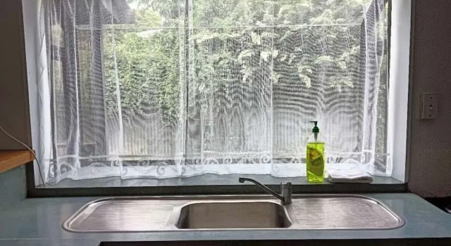 5 Bedroom House at 7 Salisbury Road, Забронировать Дом для отпуска Отели Роторуа с парковкой, Парковка