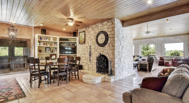 7BR 5 5BA Spicewood Sanctuary by RedAwning, Book Hotel Spicewood Texas