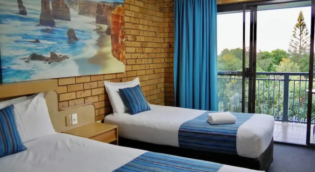 Кровать в общем номере с балконом Tannum On The Beach Motel