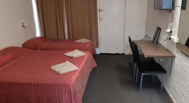 Люкс Deluxe Colonial Inn Motel