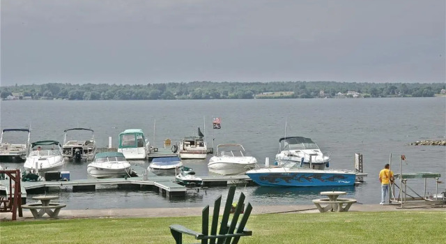Четырёхместный номер Standard с видом на воду Stone Fence Resort