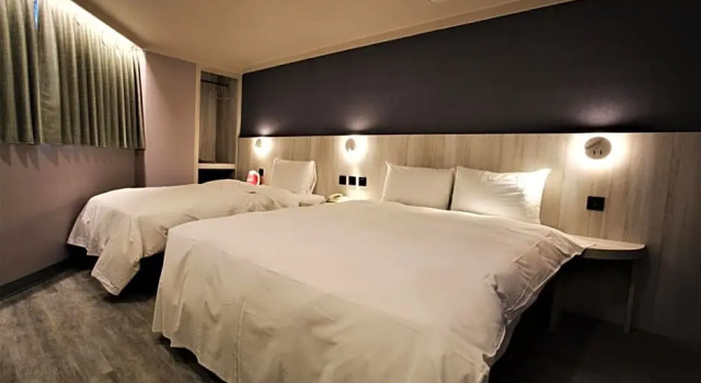 Номер Classic Golden Home Hotel