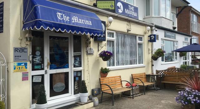 Home and Away Guesthouse, Rezervasyon Otel Merseyside otoparklı oteller, Otopark