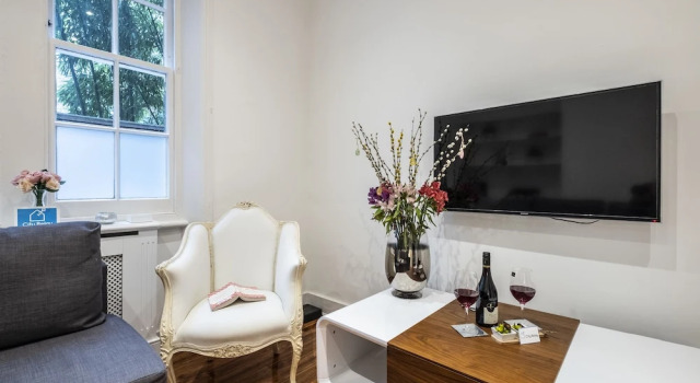 Bright Warwick Chambers Apartment - JPL