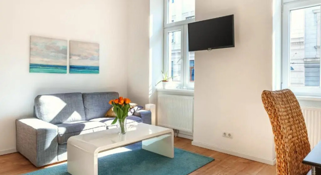 Luxurious and Bright, 5 min walk to city center, Book Apartment Vienna Austria, near Freyung Square