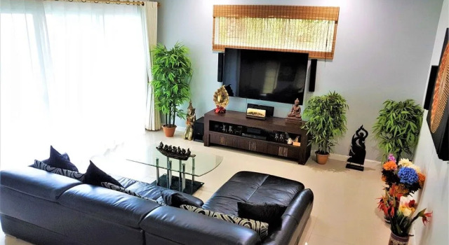 Thai Family karon Pool Villa 泰如家卡伦3卧泳池别墅, Забронировать Вилла Карон Бич остров Пхукет