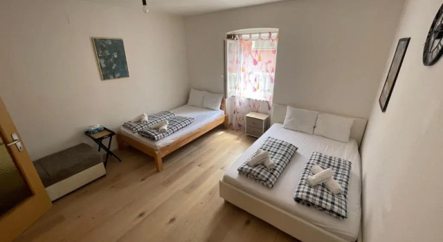 HOSTEL LOVELY ROOMS CITY CENTER, shared Bathroom, Book Hostel Villach Dobratsch, near Villach Central Station