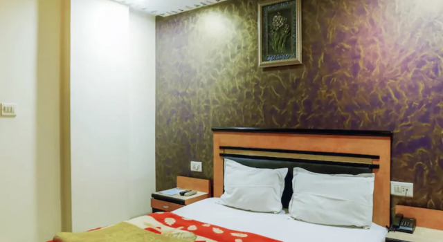 Hotel Sachdeva Excellency, Забронировать Отель Отели штата Раджастхана с парковкой, Парковка