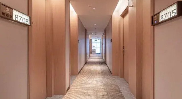 Moon Lake Hotel, Rezerwuj Hotel Hotele w Baise z parkingiem, Parking